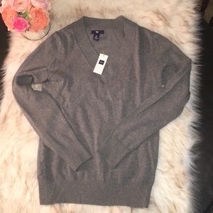 GAP V-Neck Lightweight Sweater
